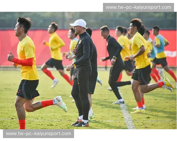 中国男足：期待、陪伴与改变的力量